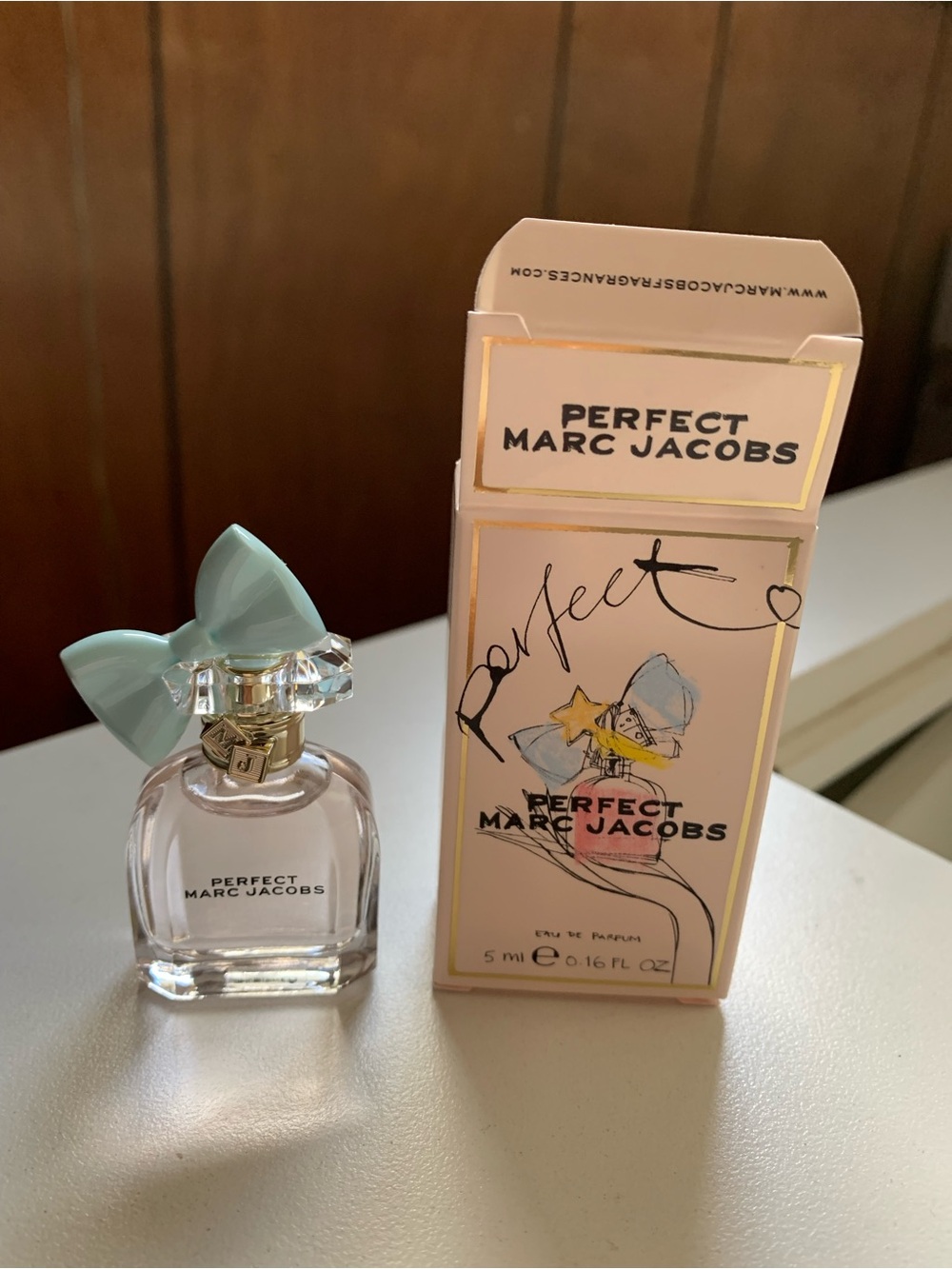 NIB Marc Jacobs Perfect Mini Eau de Parfum Pale Pink Bottle w/ Mint Bow 0.16 fl